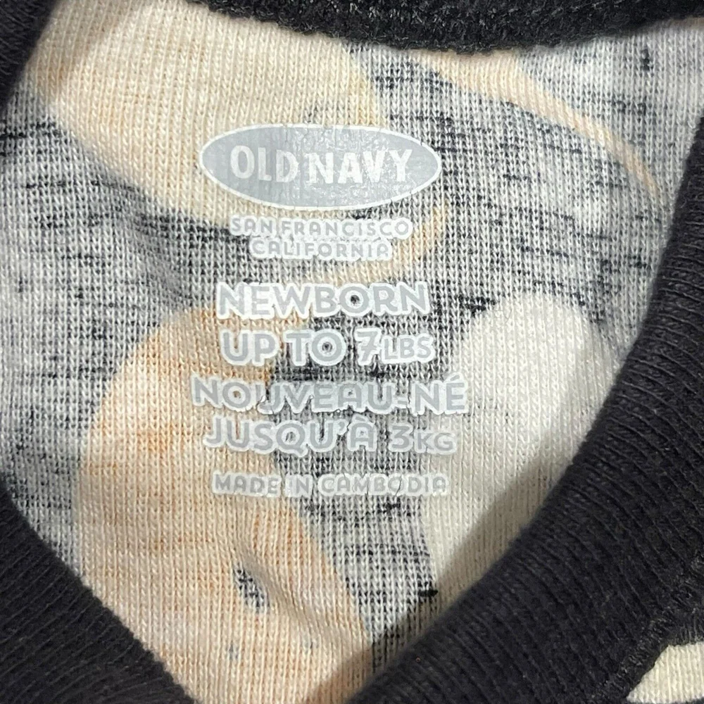 Old Navy Newborn Black Gray White Orange Ghost Print Halloween 1-Pc‎ NB to 7lbs